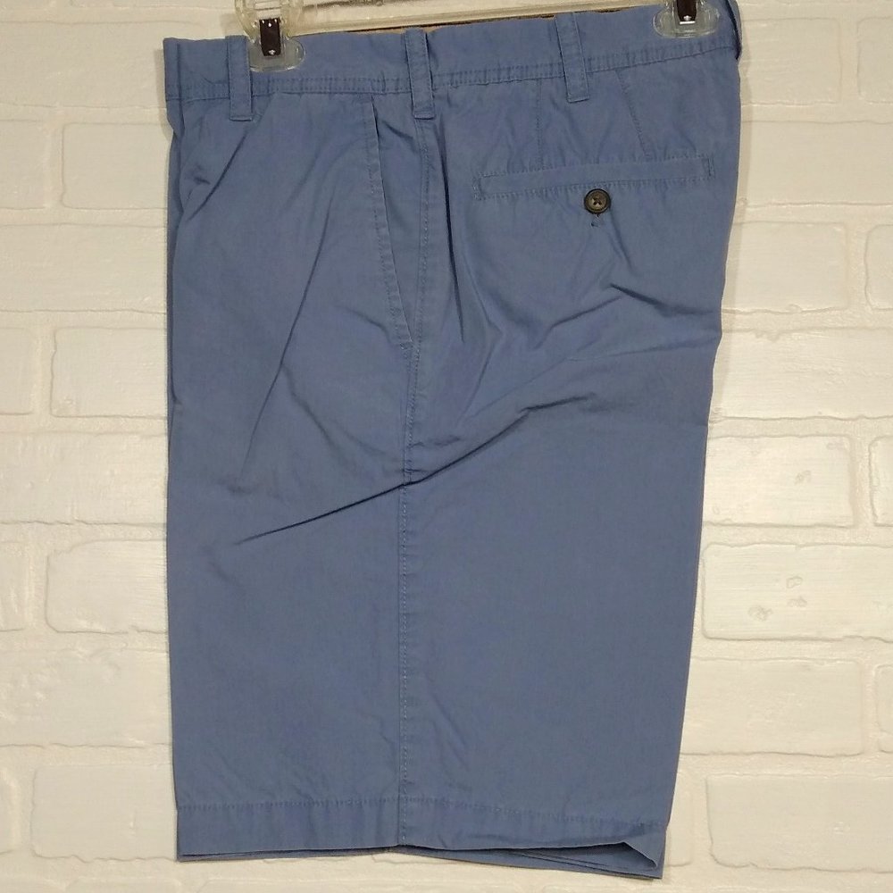 Izod men's slate blue flat front shorts